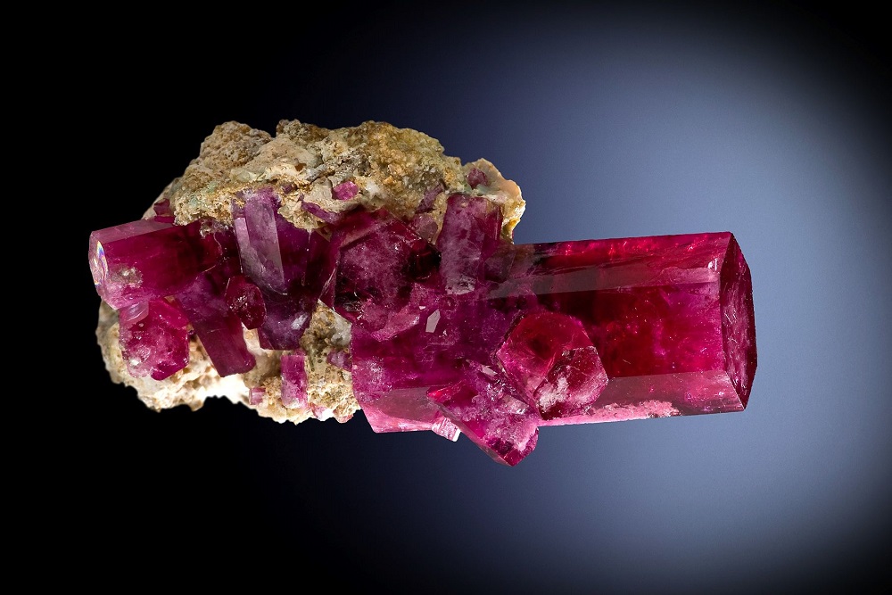 10 Viên Đá Qúy Tự Nhiên Hiếm Hơn Cả Kim Cương - Beryl đỏ