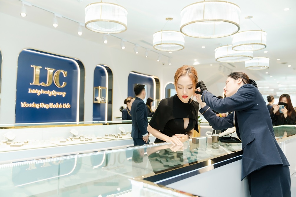 KHAI TRƯƠNG HỒNG PHÁT, KHẲNG ĐỊNH THƯƠNG HIỆU TRANG SỨC IJC NGÀY CÀNG LỚN MẠNH 6 A T00705