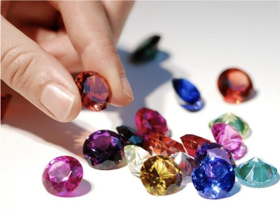 BÍ QUYẾT PHÂN BIỆT ĐÁ QUÝ THIÊN NHIÊN VÀ ĐÁ QUÝ NHÂN TẠO 2 Anh_chup_Man_hinh_2025_02_27_luc_152739