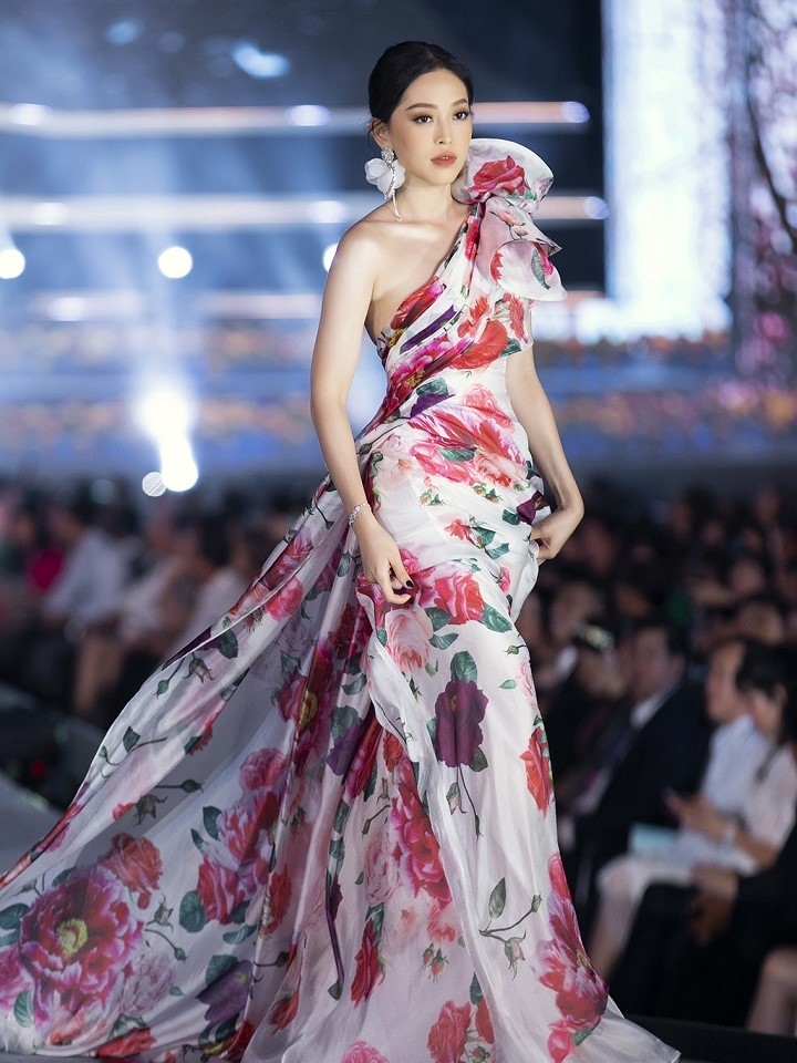 MỘT NĂM NHÌN LẠI: CẢI THIỆN, NỖ LỰC VÀ TĂNG TỐC 10 Hãy cùng IJC nhìn lại những người đẹp đã tin tưởng và lựa chọn trang sức đá quý IJC trong năm 2020 vừa qua là những ai nhé!