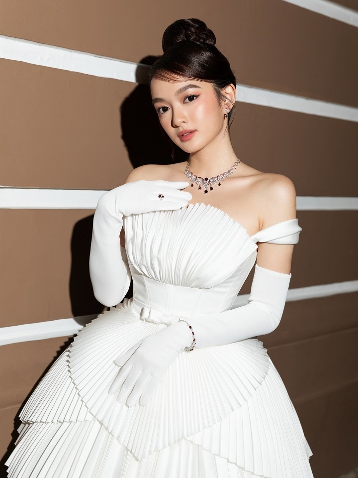 MỘT NĂM NHÌN LẠI: CẢI THIỆN, NỖ LỰC VÀ TĂNG TỐC 6 Hãy cùng IJC nhìn lại những người đẹp đã tin tưởng và lựa chọn trang sức đá quý IJC trong năm 2020 vừa qua là những ai nhé!