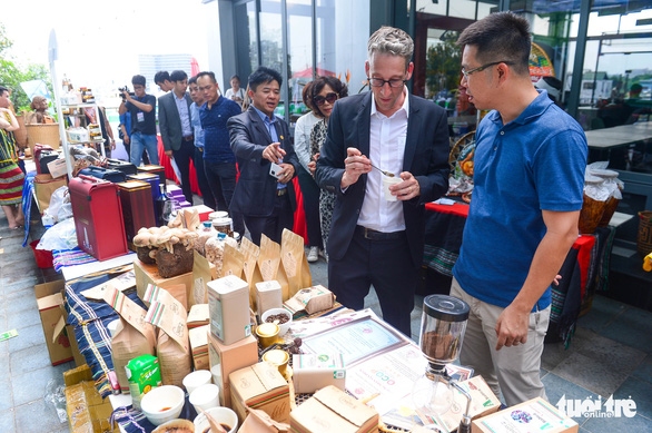 CHARM GROUP TẠI TỌA ĐÀM XÚC TIẾN THƯƠNG MẠI LẠC DƯƠNG CÙNG BÁO TUỔI TRẺ 2 CHARM GROUP HỖ TRỢ TỌA ĐÀM LẠC DƯƠNG CÙNG BÁO TUỔI TRẺ