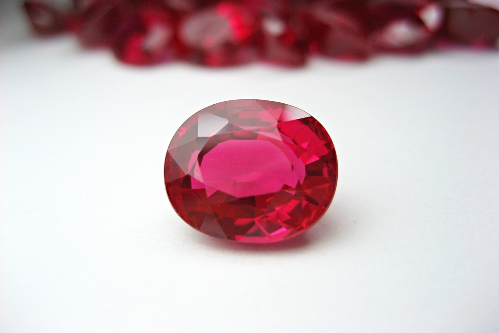 RANH GIỚI MƠ HỒ GIỮA ĐÁ QUÝ THIÊN NHIÊN RUBY VÀ SAPPHIRE