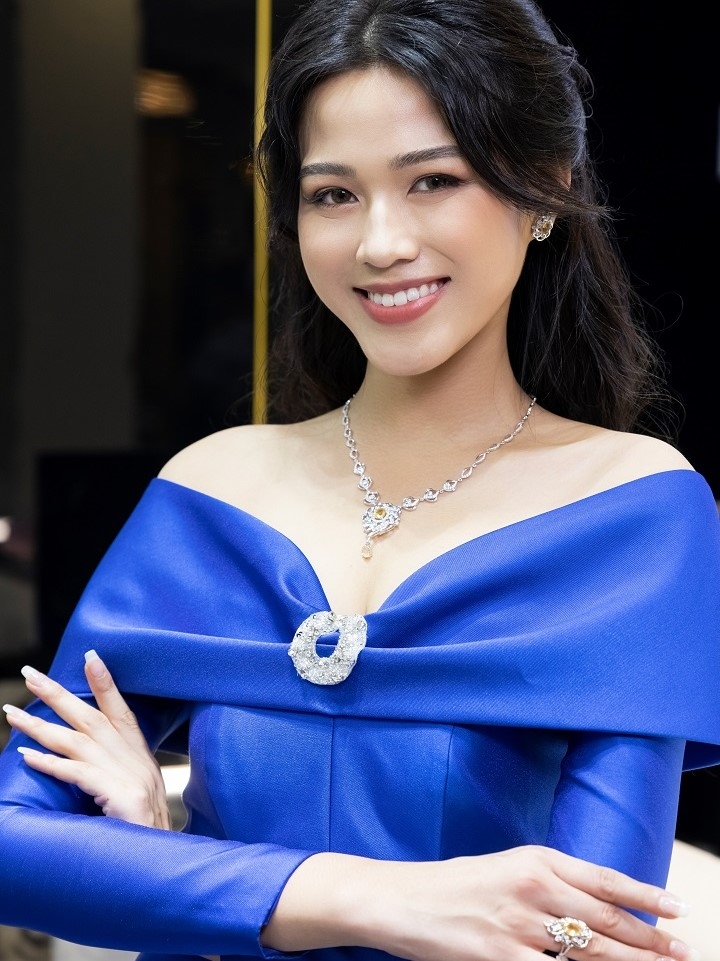 MỘT NĂM NHÌN LẠI: CẢI THIỆN, NỖ LỰC VÀ TĂNG TỐC 16 Hãy cùng IJC nhìn lại những người đẹp đã tin tưởng và lựa chọn trang sức đá quý IJC trong năm 2020 vừa qua là những ai nhé!