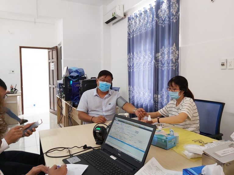 TRAO GIỌT MÁU HỒNG – NHÂN ĐÔI SỰ SỐNG 48 TRAO GIỌT MÁU HỒNG – NHÂN ĐÔI SỰ SỐNG