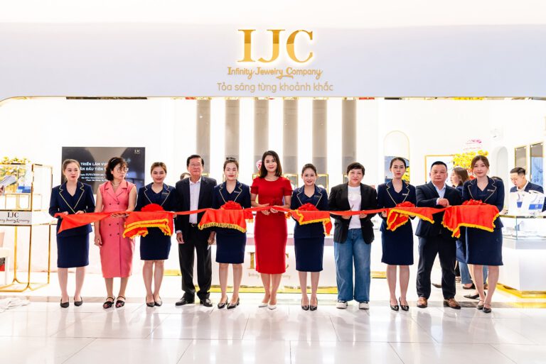 IJC TƯNG BỪNG KHAI TRƯƠNG SHOWROOM TẠI GIGAMALL PHẠM VĂN ĐỒNG 40 IJC TƯNG BỪNG KHAI TRƯƠNG SHOWROOM TẠI GIGAMALL PHẠM VĂN ĐỒNG