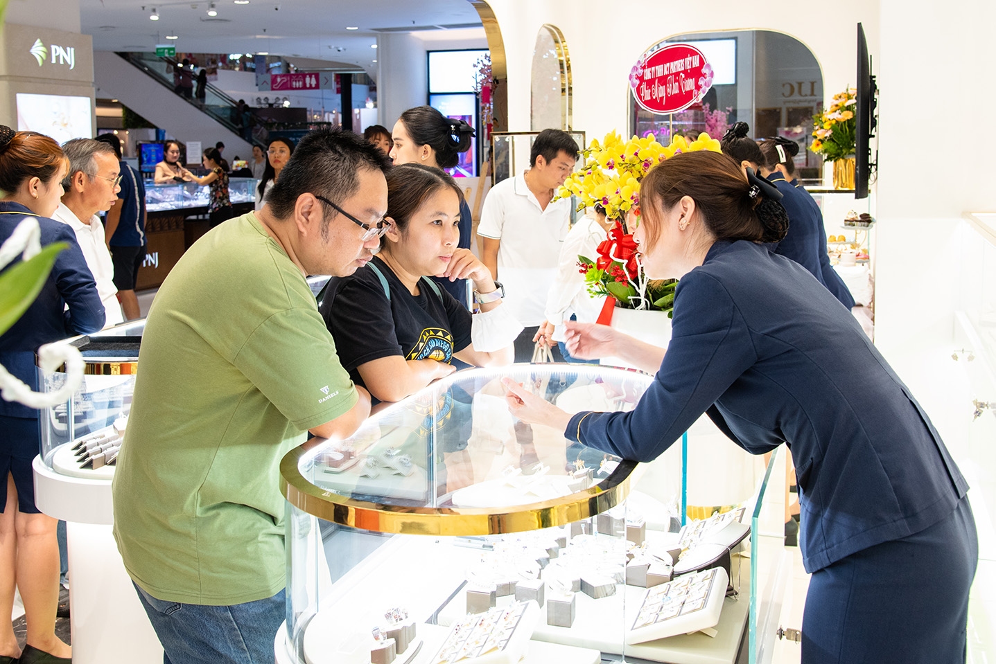 ijc tung bung khai truong showroom tai gigamal pham van dong 15