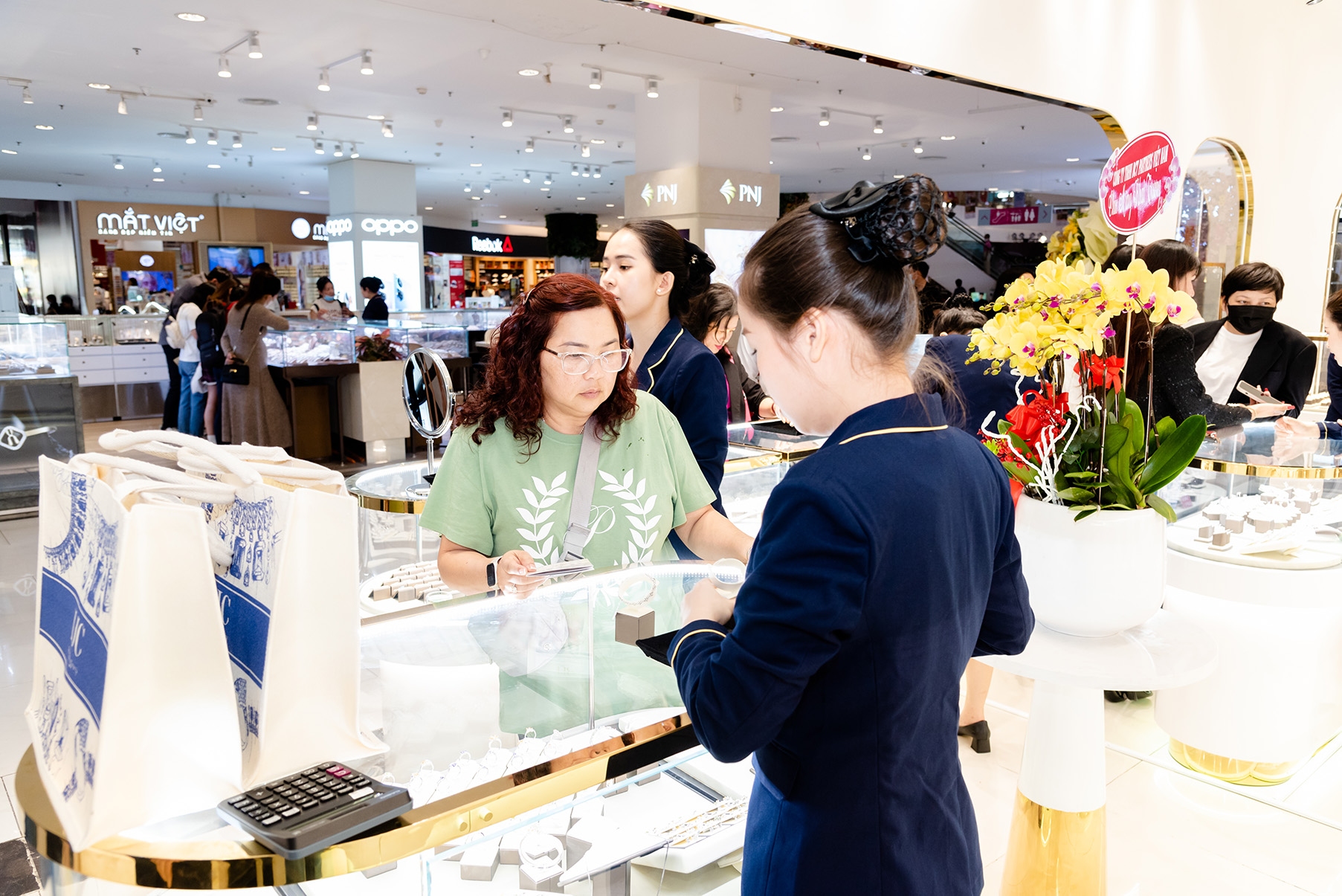 ijc tung bung khai truong showroom tai gigamal pham van dong 26