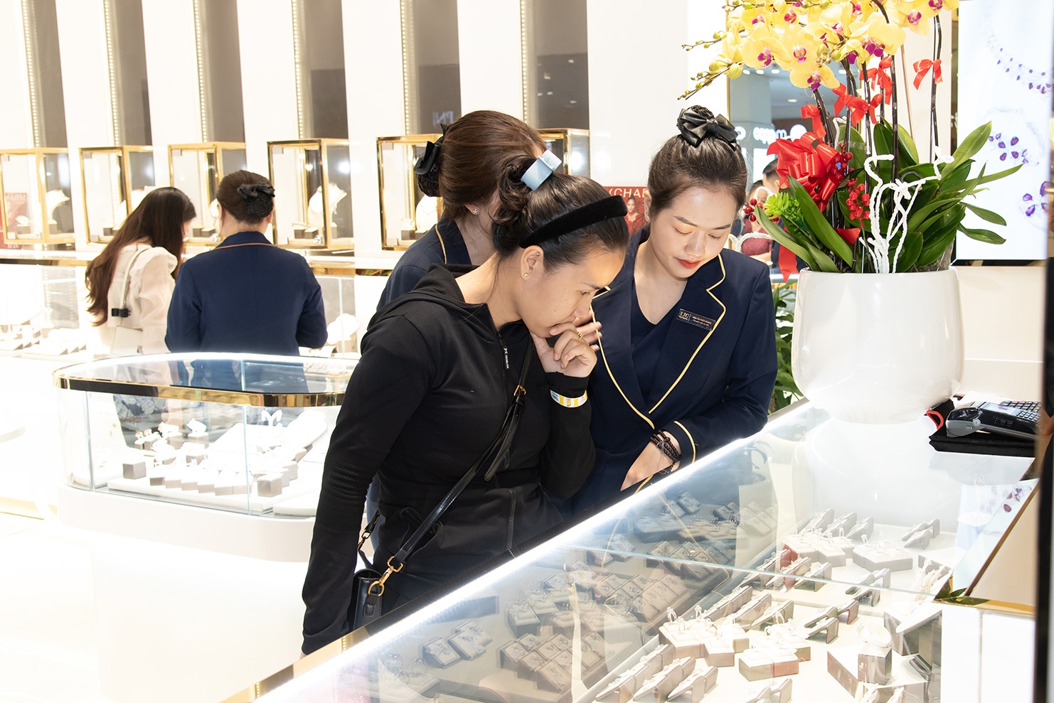 ijc tung bung khai truong showroom tai gigamal pham van dong 39