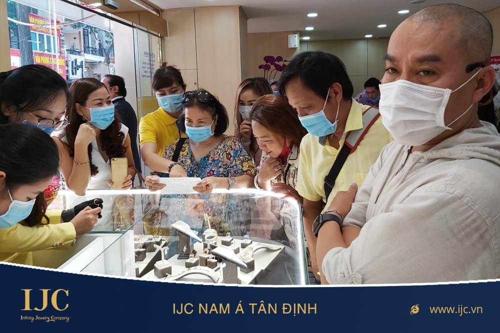 khai trương showroom tại ngân hàng nam á chi nhánh tân định