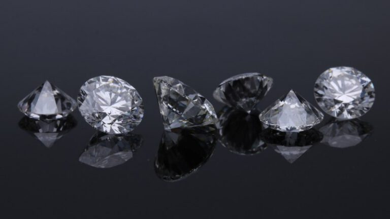 ĐÁ MOISSANITE LÀ GÌ? GIÁ ĐÁ MOISSANITE BAO NHIÊU? 39 ĐÁ MOISSANITE LÀ GÌ? GIÁ ĐÁ MOISSANITE BAO NHIÊU?