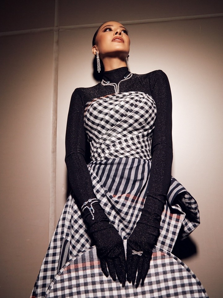 MỘT NĂM NHÌN LẠI: CẢI THIỆN, NỖ LỰC VÀ TĂNG TỐC 15 Hãy cùng IJC nhìn lại những người đẹp đã tin tưởng và lựa chọn trang sức đá quý IJC trong năm 2020 vừa qua là những ai nhé!