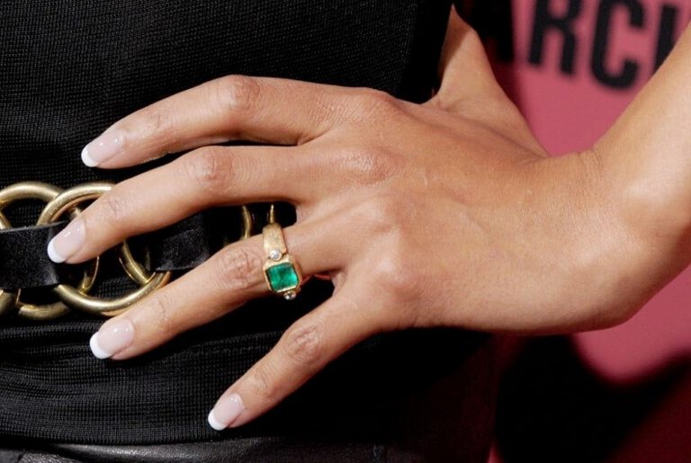 10 CHIẾC NHẪN ĐÁ QUÝ TỰ NHIÊN ĐƯỢC NỔI TIẾNG NHẤT THẾ GIỚI - PHẦN 3 7 10 CHIẾC NHẪN ĐÁ QUÝ TỰ NHIÊN ĐƯỢC NỔI TIẾNG NHẤT THẾ GIỚI – PHẦN 3