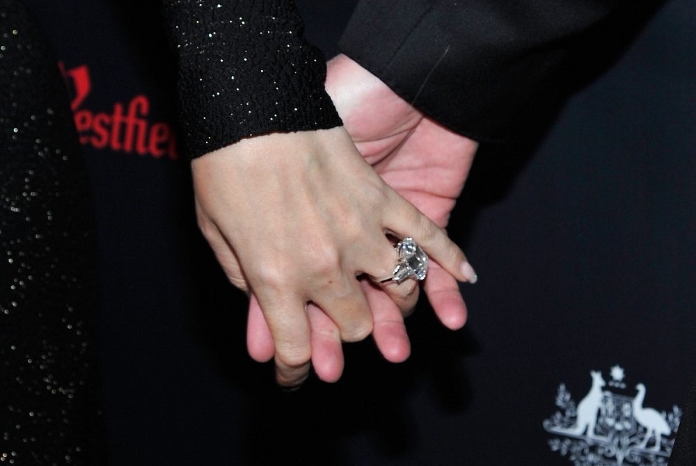 10 CHIẾC NHẪN ĐÁ QUÝ TỰ NHIÊN ĐƯỢC NỔI TIẾNG NHẤT THẾ GIỚI - PHẦN 3 5 10 CHIẾC NHẪN ĐÁ QUÝ TỰ NHIÊN ĐƯỢC NỔI TIẾNG NHẤT THẾ GIỚI