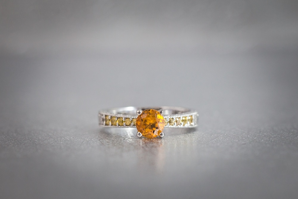 GỢI Ý CHỌN ĐÁ QUÝ THIÊN NHIÊN CHO NHẪN ĐÍNH HÔN - PHẦN 3 2 GỢI Ý CHỌN ĐÁ QUÝ THIÊN NHIÊN CHO NHẪN ĐÍNH HÔN