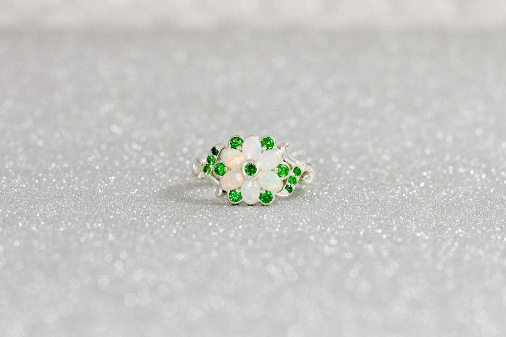 GỢI Ý CHỌN ĐÁ QUÝ THIÊN NHIÊN CHO NHẪN ĐÍNH HÔN - PHẦN 3 4 GỢI Ý CHỌN ĐÁ QUÝ THIÊN NHIÊN CHO NHẪN ĐÍNH HÔN