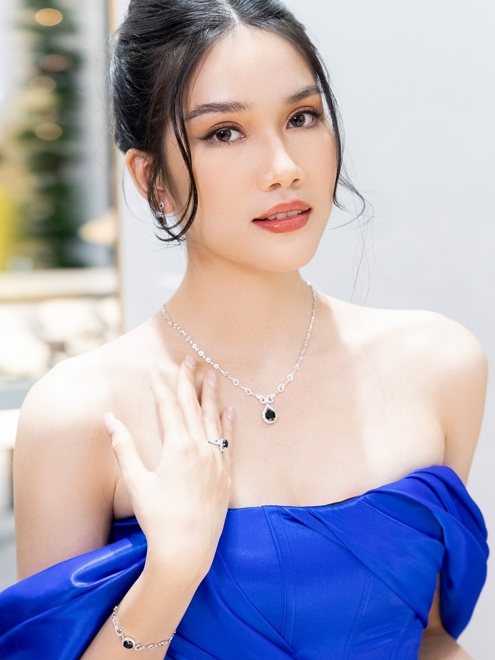 MỘT NĂM NHÌN LẠI: CẢI THIỆN, NỖ LỰC VÀ TĂNG TỐC 17 Hãy cùng IJC nhìn lại những người đẹp đã tin tưởng và lựa chọn trang sức đá quý IJC trong năm 2020 vừa qua là những ai nhé!