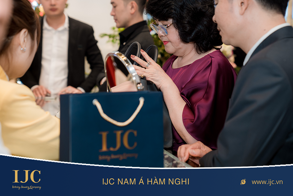 TƯNG BỪNG NGÀY KHAI TRƯƠNG SHOWROOM IJC THỨ 11