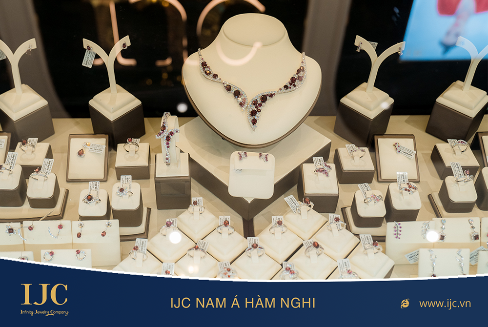 TƯNG BỪNG NGÀY KHAI TRƯƠNG SHOWROOM IJC THỨ 11