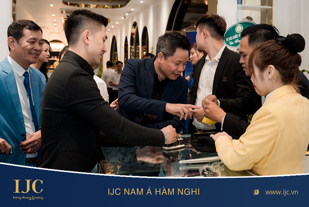 TƯNG BỪNG NGÀY KHAI TRƯƠNG SHOWROOM IJC THỨ 11