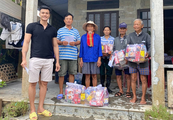 CHƯƠNG TRÌNH THIỆN NGUYỆN HƯỚNG VỀ MIỀN TRUNG 27 CHƯƠNG TRÌNH THIỆN NGUYỆN HƯỚNG VỀ MIỀN TRUNG