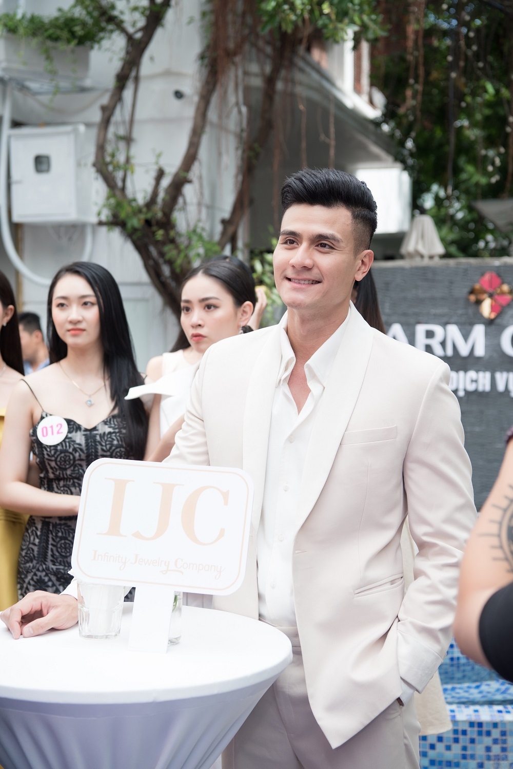 THỬ THÁCH TỰ CHỌN TRANG SỨC CHO THÍ SINH HOA HẬU VIỆT NAM 2020