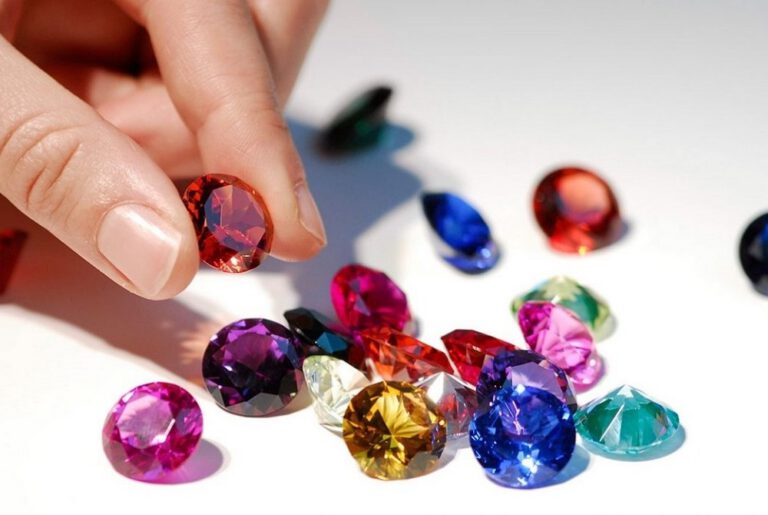 THUẬT NGỮ ĐÁ QUÝ TỰ NHIÊN: QUÝ VÀ BÁN QUÝ 12 THUẬT NGỮ ĐÁ QUÝ TỰ NHIÊN: QUÝ VÀ BÁN QUÝ