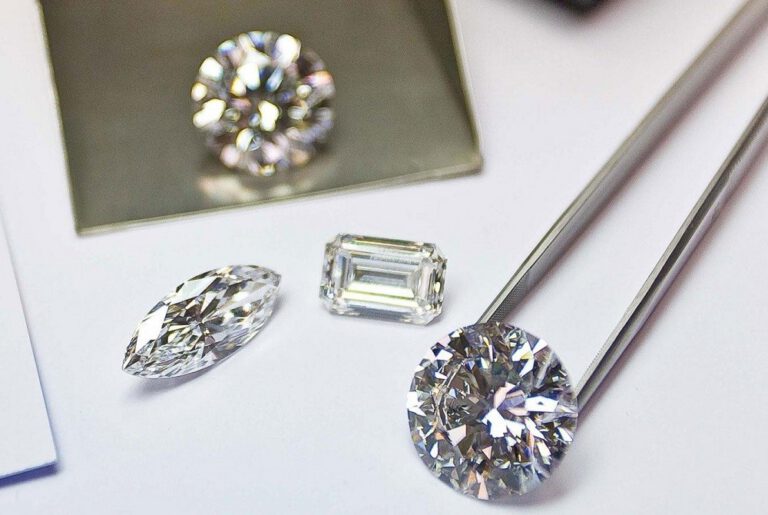 THUẬT NGỮ ĐÁ QUÝ TỰ NHIÊN: KIM CƯƠNG VÀ ĐÁ QUÝ MÀU 1 THUẬT NGỮ ĐÁ QUÝ TỰ NHIÊN: KIM CƯƠNG VÀ ĐÁ QUÝ MÀU