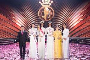 trang_suc_da_quy_ijc_mo_man_dem_thi_chung_ket_hhvn_2020_4