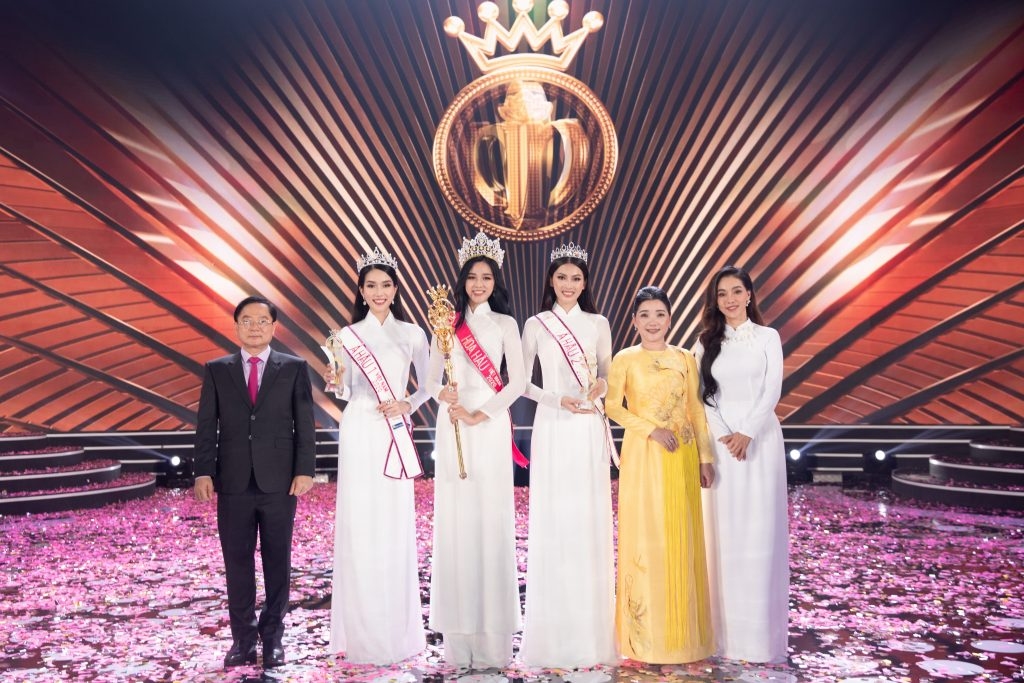 TRANG SỨC ĐÁ QUÝ IJC MỞ MÀN ĐÊM CHUNG KẾT HOA HẬU VIỆT NAM 2020 6 TRANG SỨC ĐÁ QUÝ IJC MỞ MÀN ĐÊM CHUNG KẾT HOA HẬU VIỆT NAM 2020