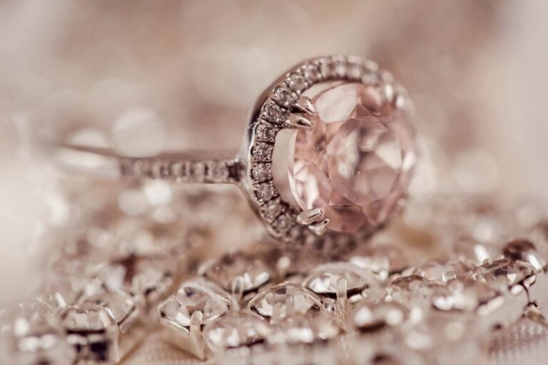 VỆ SINH TRANG SỨC ĐÁ QUÝ NHƯ THẾ NÀO?