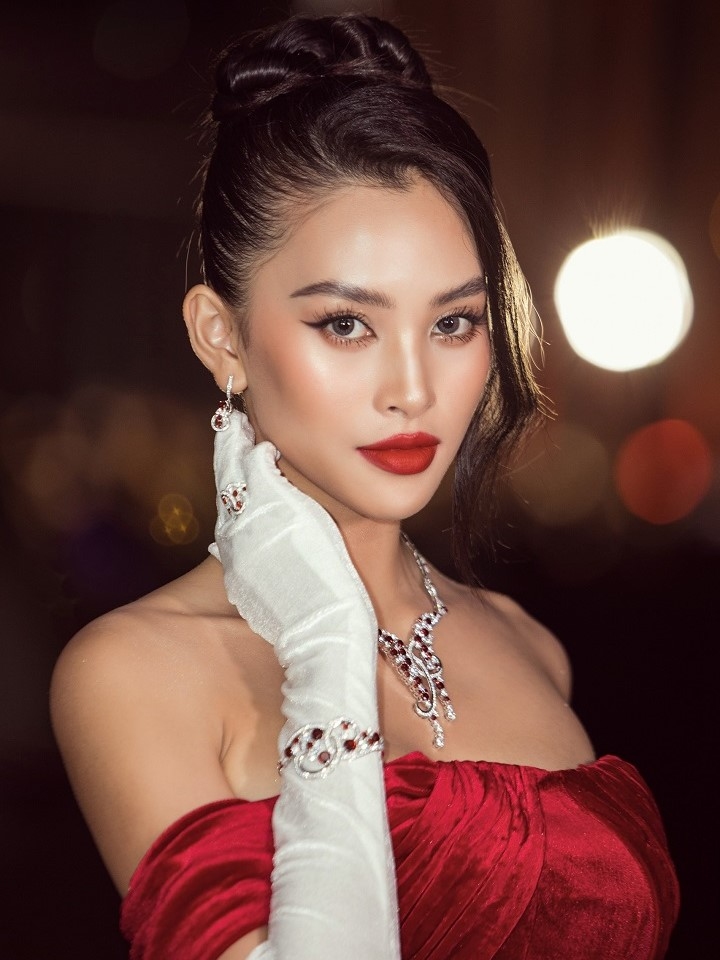 MỘT NĂM NHÌN LẠI: CẢI THIỆN, NỖ LỰC VÀ TĂNG TỐC 9 Hãy cùng IJC nhìn lại những người đẹp đã tin tưởng và lựa chọn trang sức đá quý IJC trong năm 2020 vừa qua là những ai nhé!