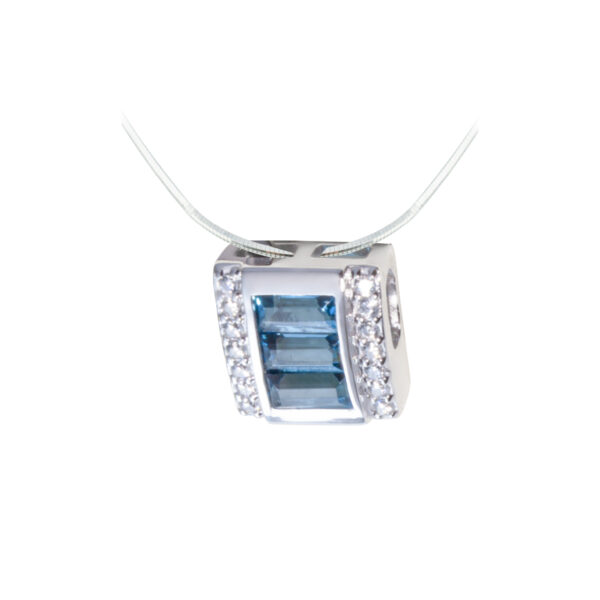 Mặt dây chuyền đính đá Topaz viền đá CZ