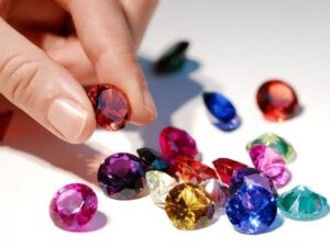 1722414922870-cac-loai-da-quy-tu-nhien-1jpg