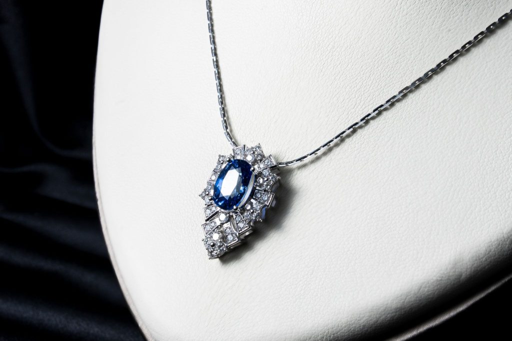 Đá Sapphire Là Gì? Giá Trị Phong Thủy Và Ý Nghĩa Của Đá Quý Sapphire 2 image 29