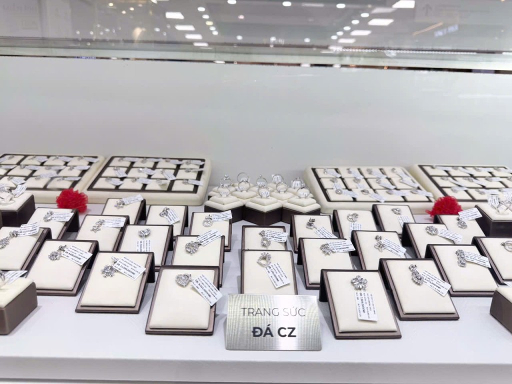 Showroom Trang Sức Quận 11: Địa Chỉ Mua Vàng Và Đá Quý Chất Lượng 3 cửa hàng trang sức đá quý quận 11,